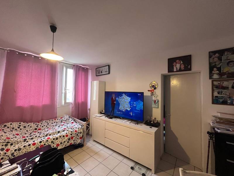 Sur Marignane à la vente, Appartement de type 2 avec 1 chambre avec locataire en place