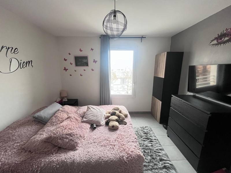 MARIGNANE APPARTEMENT DE TYPE 5 EN DUPLEX, DANS PETITE RESIDENCE RECENTE ET FERMEE, AVEC FAIBLES CHARGES