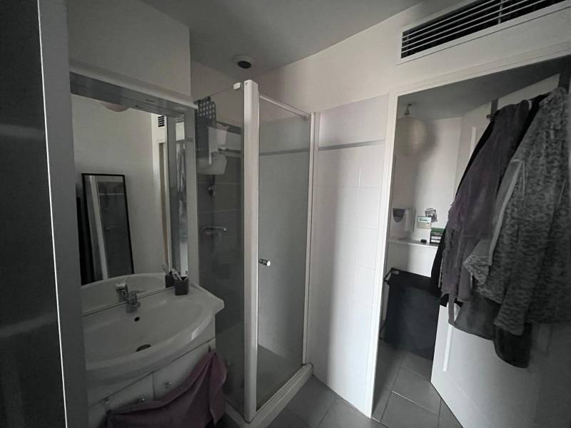 MARIGNANE APPARTEMENT DE TYPE 5 EN DUPLEX, DANS PETITE RESIDENCE RECENTE ET FERMEE, AVEC FAIBLES CHARGES