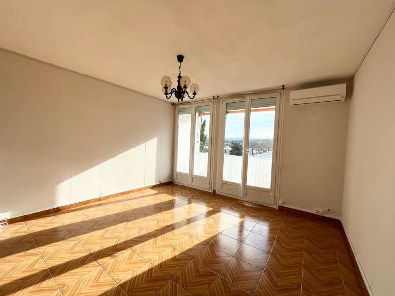 APPARTEMENT DE TYPE 3 EN 3EME ETAGE AVEC BELLE VUE MARIGNANE  