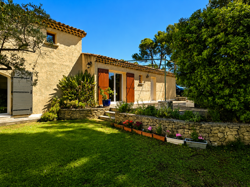 A VENDRE SUR MARIGNANE EN EXCLUSIVITE , Villa de caractère de 215 m² – Écrin de verdure au cœur d’un quartier