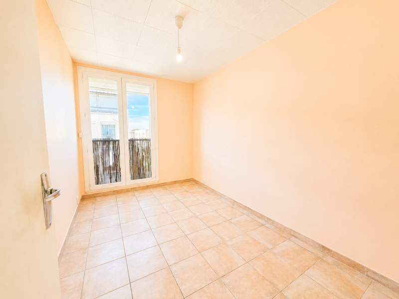 T4 de 77,20 m² avec loggia, cave et stationnement libre - ISTRES