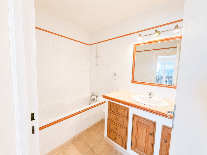 T4 de 77,20 m² avec loggia, cave et stationnement libre - ISTRES