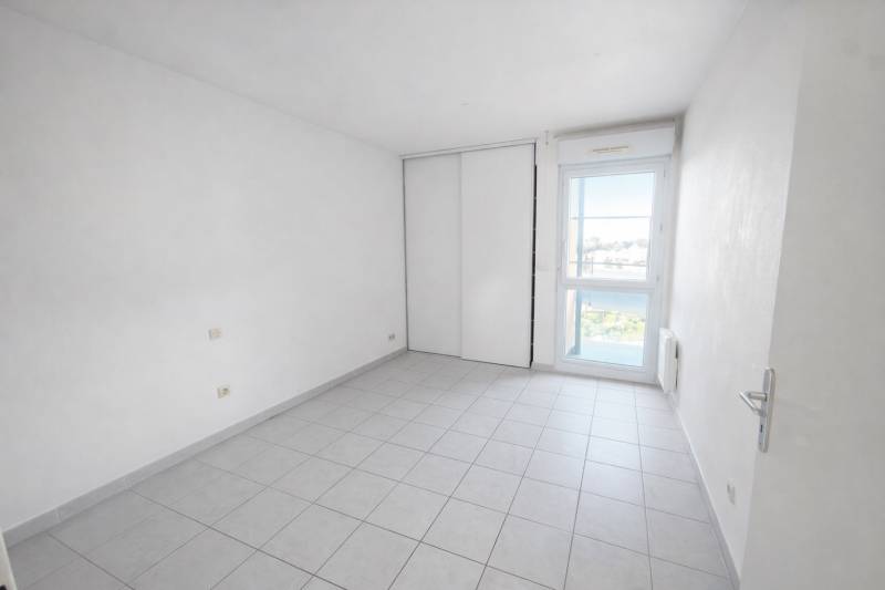 APPARTEMENT DE TYPE 5  - ISTRES - DUPLEX