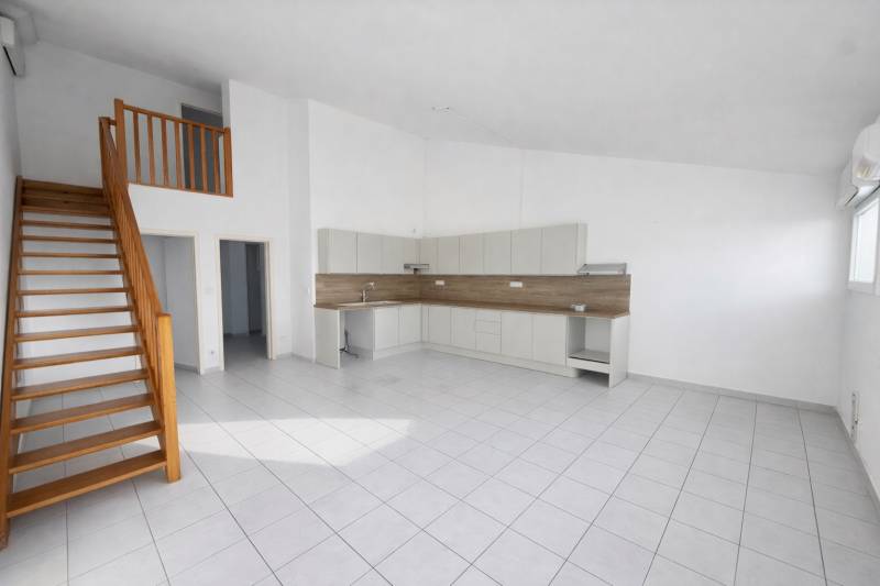 APPARTEMENT DE TYPE 5  - ISTRES - DUPLEX