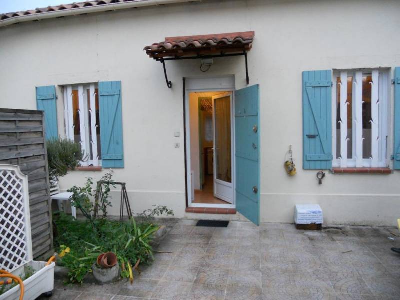 T2 MEUBLE AVEC JARDIN MARIGNANE  