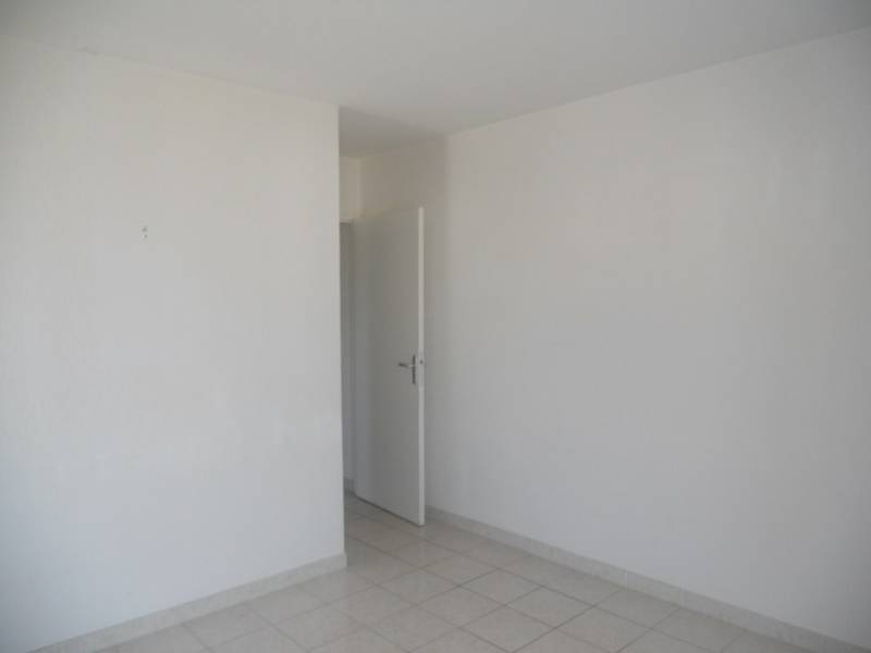 T2 DANS RESIDENCE FERMEE AVEC TERRASSE VITROLLES  