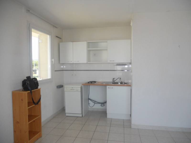 T2 DANS RESIDENCE FERMEE AVEC TERRASSE VITROLLES  