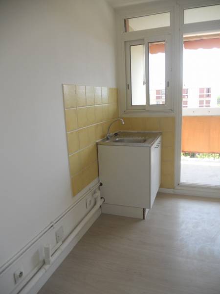 A LOUER T2 DANS LA RESIDENCE FERMEE LA SIGNORE 4 MARIGNANE  