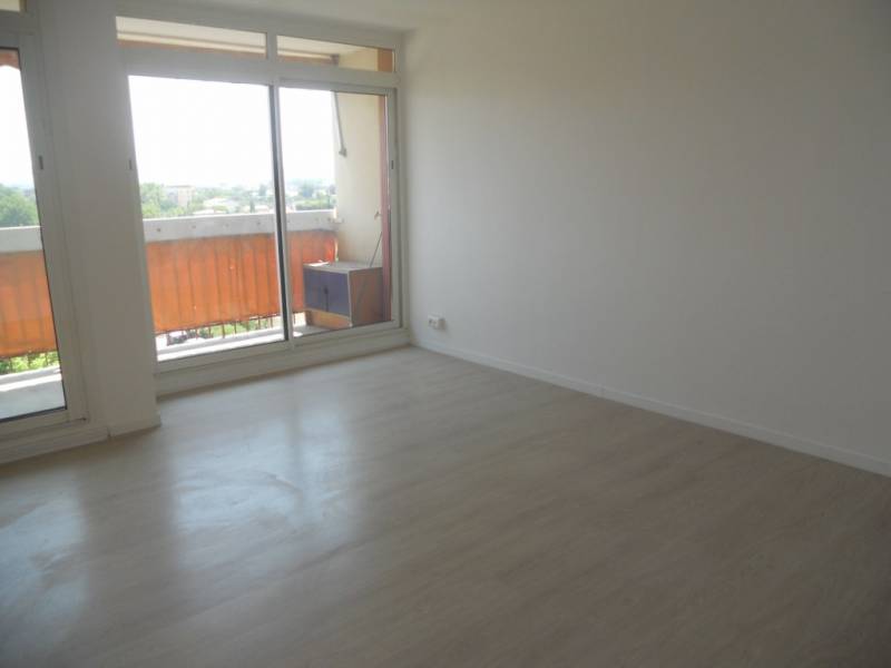 A LOUER T2 DANS LA RESIDENCE FERMEE LA SIGNORE 4 MARIGNANE  