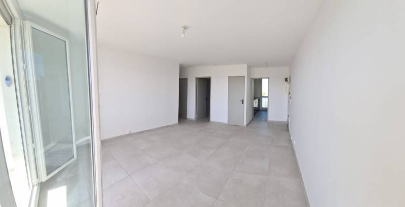 APPARTEMENT T3 4EME ETAGE SANS ASCENSEUR MARIGNANE PARC MEDITERRANNEE AVEC VUE SUR ESPACES VERTS