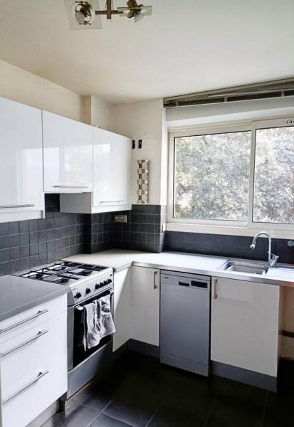 APPARTEMENT DE TYPE 4 SUR LA SIGNORE 1, FACADE REFAITE A NEUF MARIGNANE  