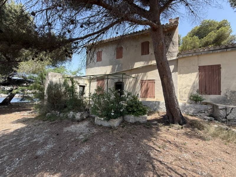 À Vendre – Bien rare à La Couronne, en première ligne sur la mer !