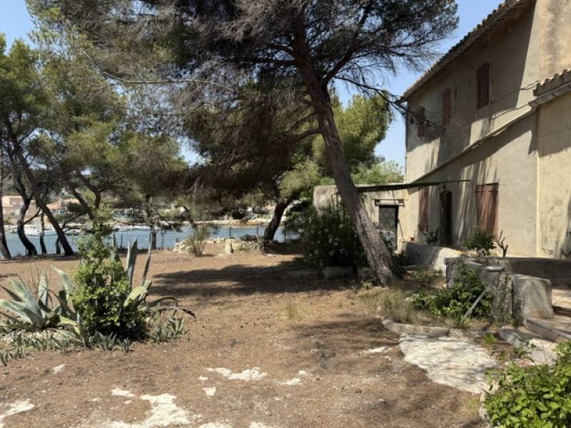 À Vendre – Bien rare à La Couronne, en première ligne sur la mer !