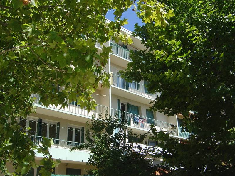 APPARTEMENT PROCHE CENTRE VILLE MARIGNANE  REFAIT A NEUF DANS RESIDENCE FERMEE
