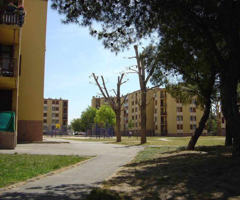 APPARTEMENT T2 EN 4EME ETAGE SANS ASCENSEUR PARC SAINT GEORGES MARIGNANE  