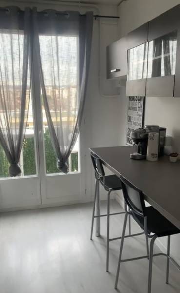A LOUER APPARTEMENT T3 AU 4EME ET DERNIER ETAGE RESIDENCE FERMEE LE MOULIN GUYNEMER MARIGNANE  