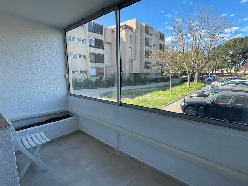 A LOUER T2 AVEC 3 BALCONS DANS UN SUPER ENVIRONNEMENT ET PROCHES COMMODITES