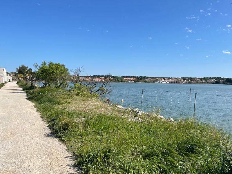 A LOUER T2 AVEC 3 BALCONS DANS UN SUPER ENVIRONNEMENT ET PROCHES COMMODITES