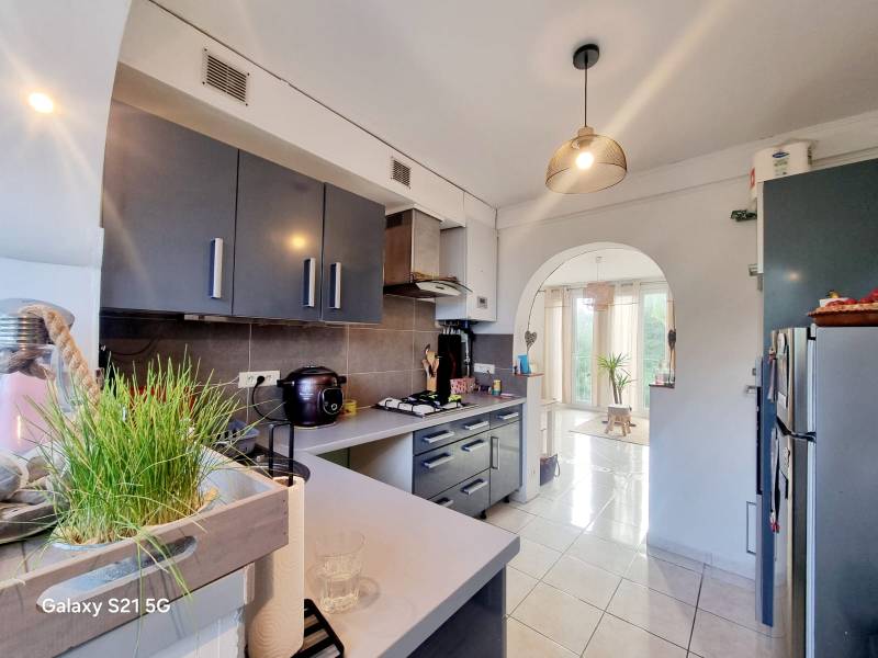 INVESTISSEMENT LOCATIF - VITROLLES - Appartement de TYPE 4 - 66.80 m² Loué - Etang Les Vignettes