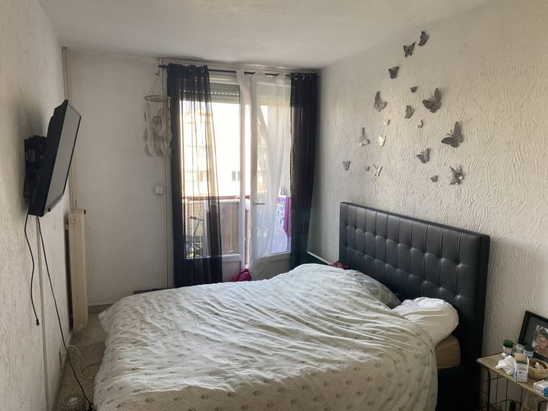 A VENDRE APPARTEMENT T3 EN 3EME ETAGE AVEC BALCON ET PARKING PRIVATIF
