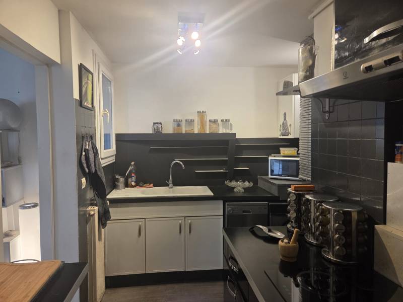 A VENDRE EN EXCLUSIVITE APPARTEMENT T3 DE PLUS DE 65 M² AVEC TERRASSE DANS RESIDENCE FERMEE DE STANDING