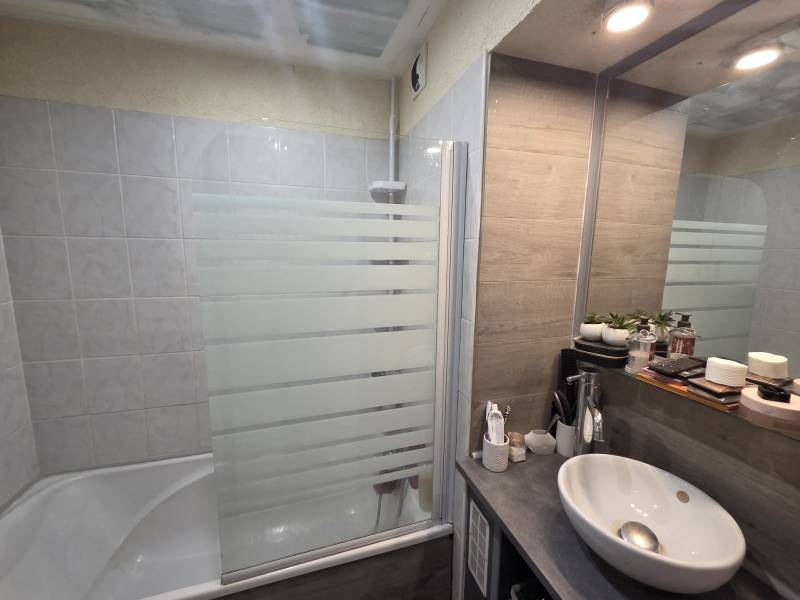 A VENDRE EN EXCLUSIVITE APPARTEMENT T3 DE PLUS DE 65 M² AVEC TERRASSE DANS RESIDENCE FERMEE DE STANDING