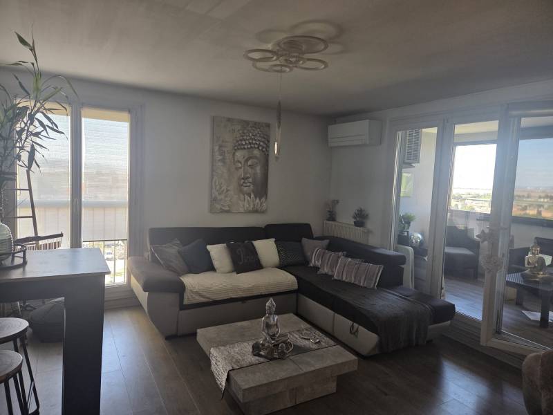 A VENDRE EN EXCLUSIVITE APPARTEMENT T3 DE PLUS DE 65 M² AVEC TERRASSE DANS RESIDENCE FERMEE DE STANDING