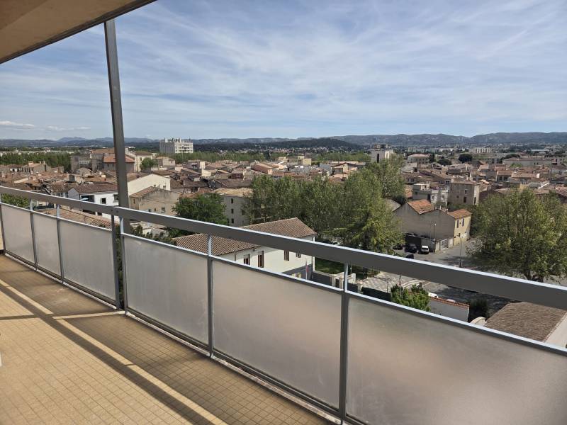 DANS UNE RESIDENCE FERMEE DE STANDING AVEC ASCSENSEUR, T4 AVEC TERRASSE