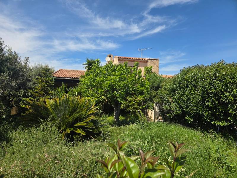 MARIGNANE, IDEAL DEUX FAMILLES, PROPRIETE COMPOSEE D'UNE MAISON PRICIPALE T5 + MAISONNETTE DE 50 M² SUR 1119