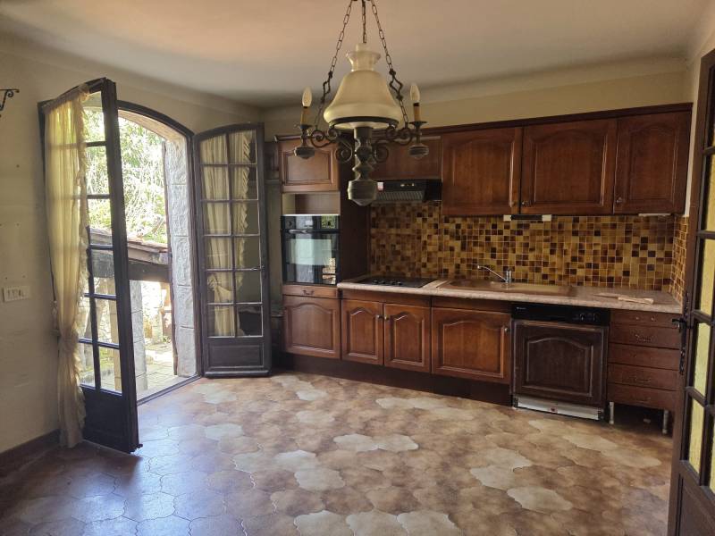 MARIGNANE, IDEAL DEUX FAMILLES, PROPRIETE COMPOSEE D'UNE MAISON PRICIPALE T5 + MAISONNETTE DE 50 M² SUR 1119