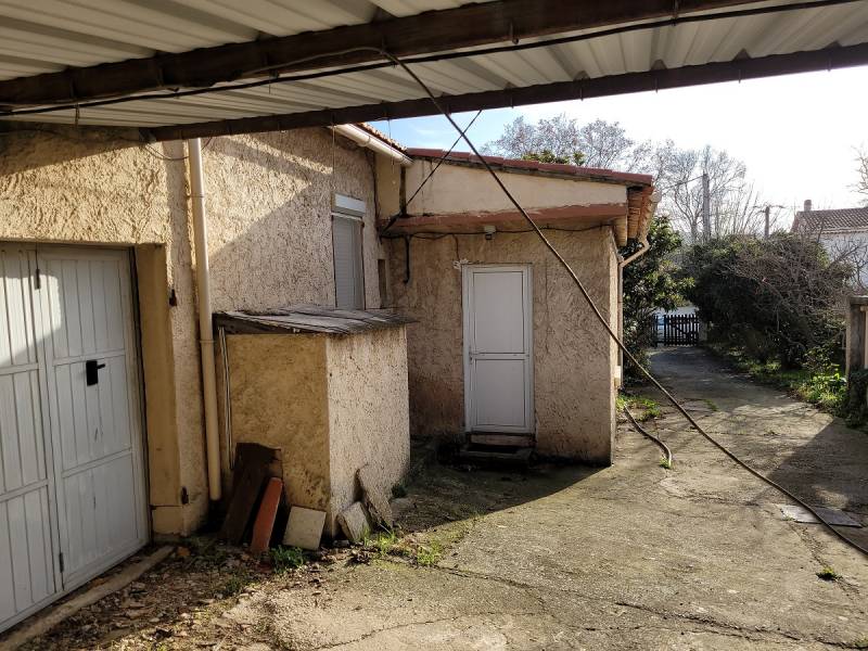 VILLA SUR GRAND TERRAIN POSSIBILITE D'AGRANDISSEMENT MARIGNANE  