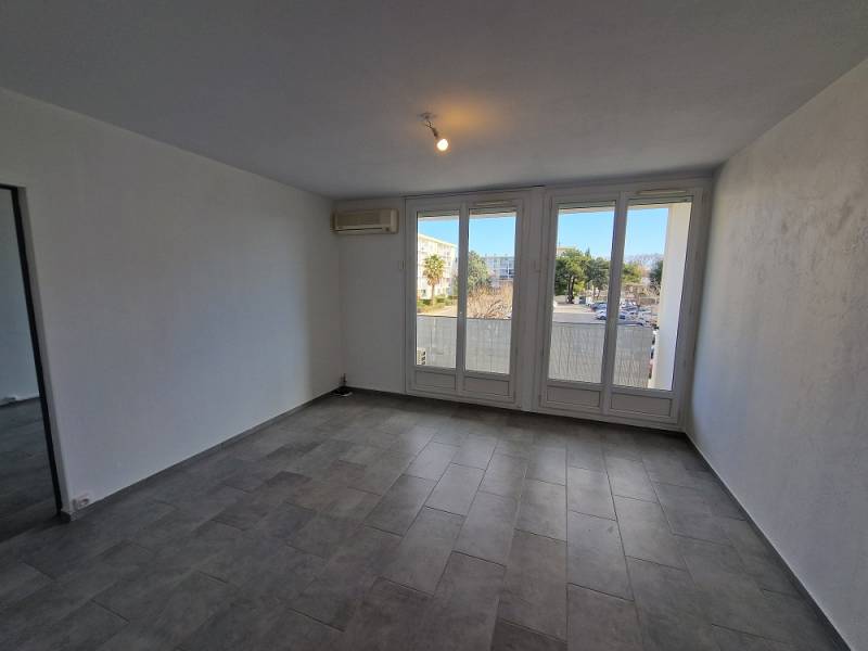 A LOUER T2 EN 1ER ETAGE PARC MEDITERRANNEE