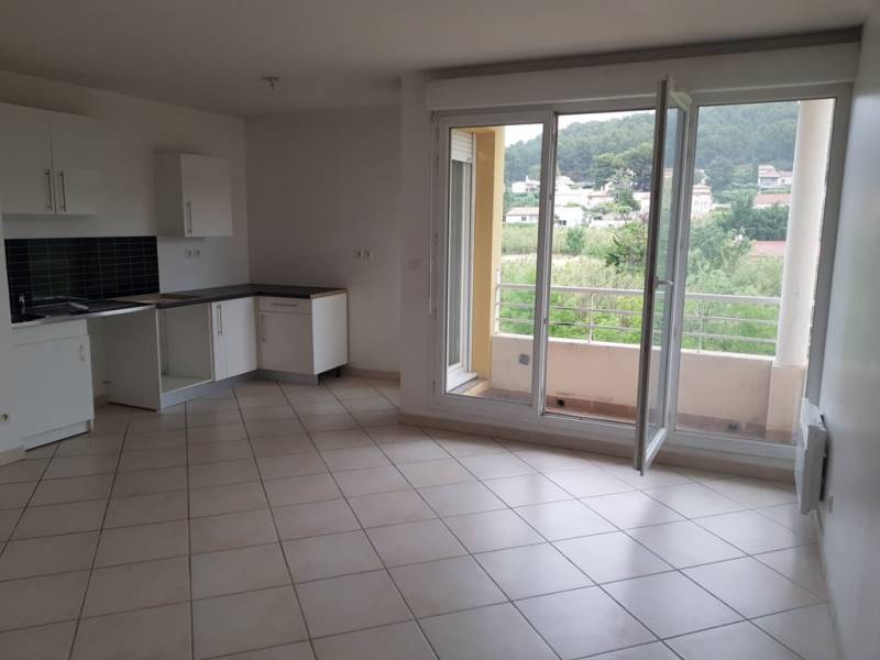 A LOUER SUR MARIGNANE DANS PETITE RESIDENCE RECENTE ET FERMEE, T2 AVEC BALCON ET 2 PLACES DE PARKING