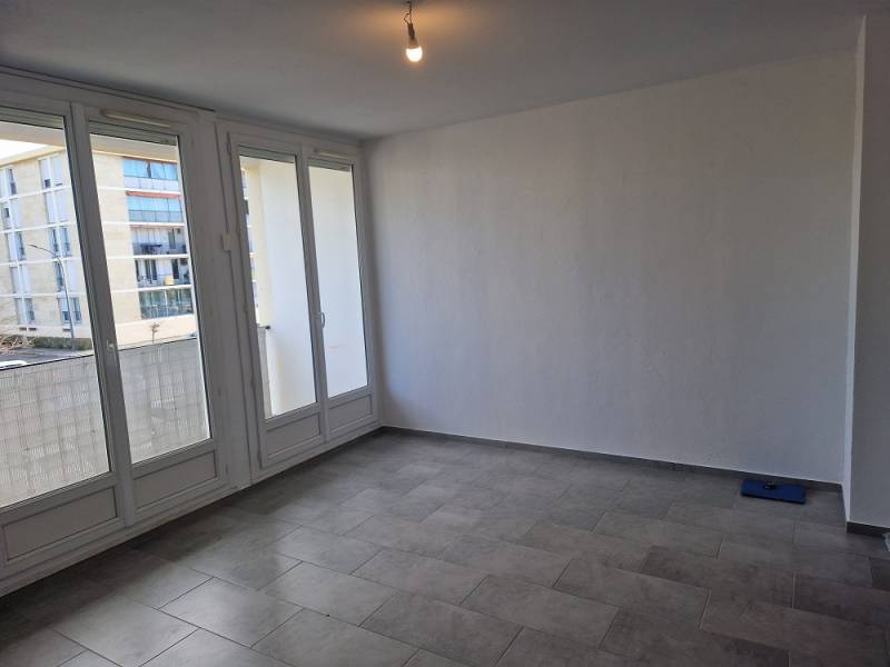 A LOUER T2 EN 1ER ETAGE PARC MEDITERRANNEE