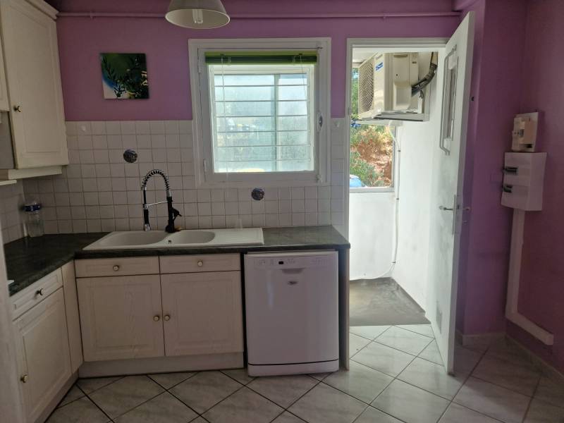 A LOUER RESIDENCE LES VIGNETTES A VITROLLES, APPARTEMENT T4 EN RDC SEJOUR / SALON, 2 CHAMBRES