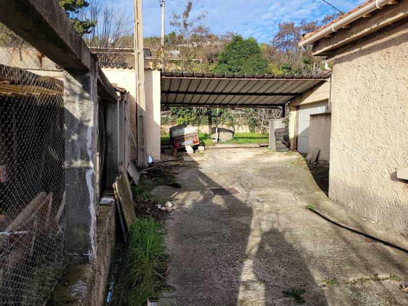 VILLA SUR GRAND TERRAIN POSSIBILITE D'AGRANDISSEMENT MARIGNANE  