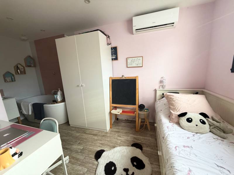 Maison moderne avec 140 m² utiles, terrasses, jardin et sous-sol aménagé – Rare sur le secteur LES PENNES MIRA