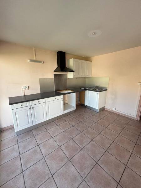 Sur Vitrolles, Appartement t4 avec 3 chambres en centre ville, idéal prof libérale sur la Tour Camargue