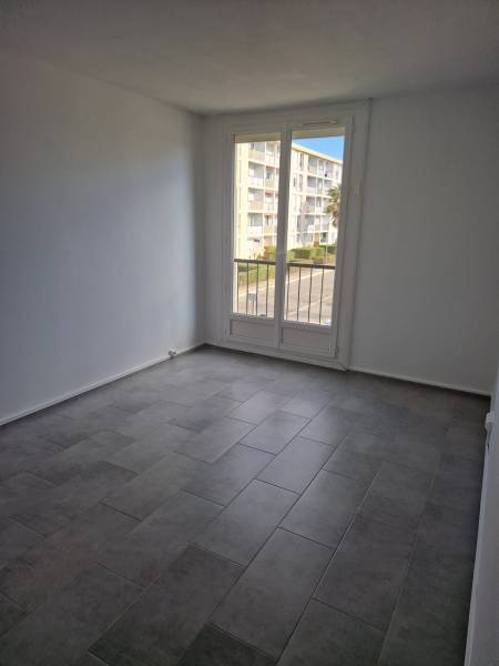 A LOUER T2 EN 1ER ETAGE PARC MEDITERRANNEE