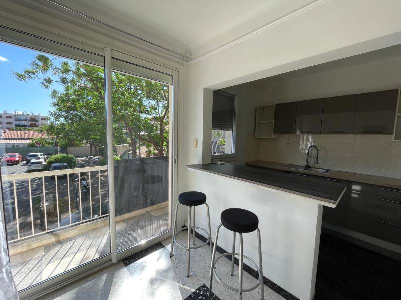APPARTEMENT T2 LUMINEUX SITUE DANS LE CENTRE VILLE AU CALME RESIDENCE LE REGENCE