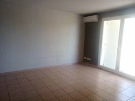 A la location sur Marignane T2 EN RDC AVEC TRES GRANDE TERRASSE DANS RESIDENCE SECURISEE 
