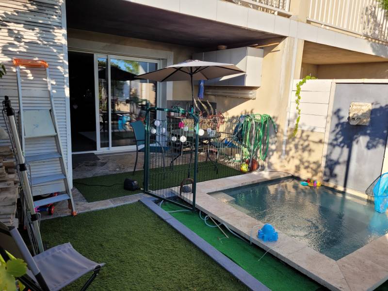 PAVILLON MITOYEN T4 LANCON DE PROVENCE  VUE IMPRENABLE