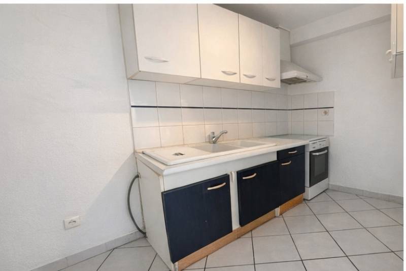 À vendre Duplex lumineux avec parking & cave – Plage du Verdon à env. 12 min à pied – La Couronne
