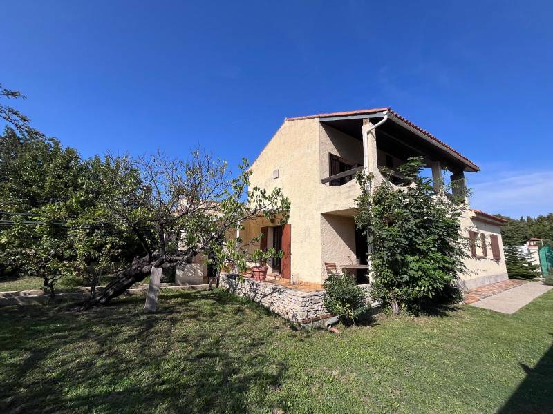 VILLA TRAD. SUR MARIGNANE DE TYPE 5 AVEC 4 CHAMBRES