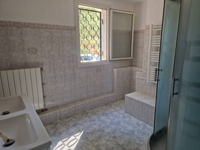 A LOUER RESIDENCE LES VIGNETTES A VITROLLES, APPARTEMENT T4 EN RDC SEJOUR / SALON, 2 CHAMBRES