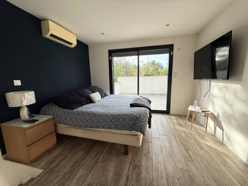 Maison moderne avec 140 m² utiles, terrasses, jardin et sous-sol aménagé – Rare sur le secteur LES PENNES MIRA