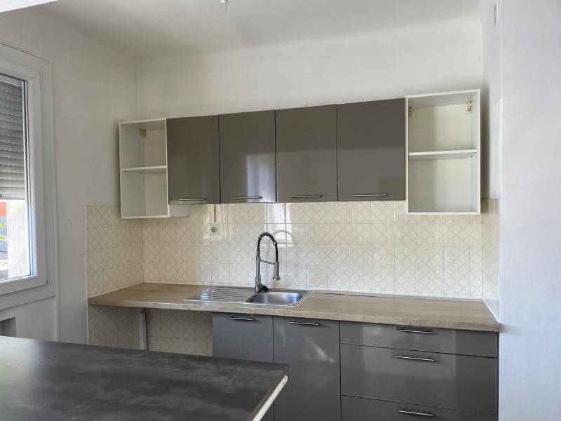 APPARTEMENT T2 LUMINEUX SITUE DANS LE CENTRE VILLE AU CALME RESIDENCE LE REGENCE