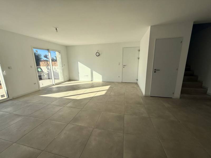 Vitrolles Vieux Village Maison recente 2025 3 chambres Garage