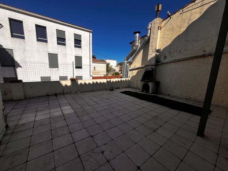 Appartement T3 au 1er étage avec 2 chambres et terrasse d'environ 50m² sur Marignane